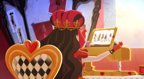 It’s official, I want to go to Ever After High. They have right handed sewing machines, and I 