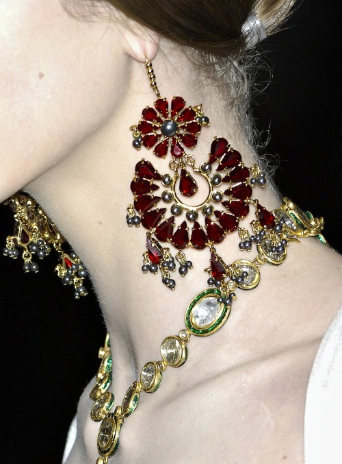 130186: Alexander McQueen Fall 2008 IF YOU AREN&rsquo;T FOLLOWING the-noldor GO DO IT FOR ENDLES