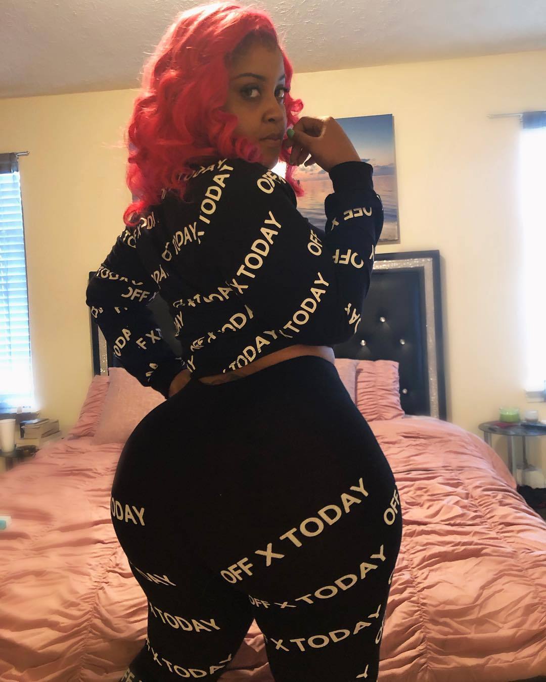 bigbuttsthickhipsnthighs:  bigbootydepot: heyghettobarbie   Super thick Ghetto Barbie