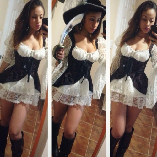 royaltymerissa:  Pirate of the Caribbean !! #lastnight #halloweencostume 