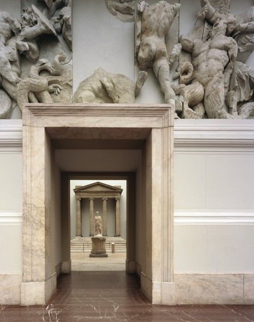 entrancefree:Reinhard Görner - Athena, Pergamon Museum, Berlin (2006)