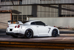 topvehicles:  Nissan GT-R