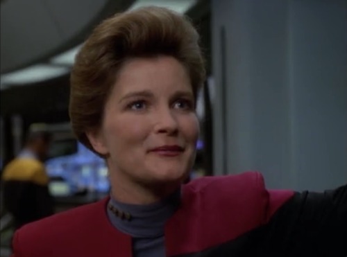 thatsopranochick: Cute Smirking Janeway 3x04 The Swarm The Captain is happy that it is Janeway Tuesd