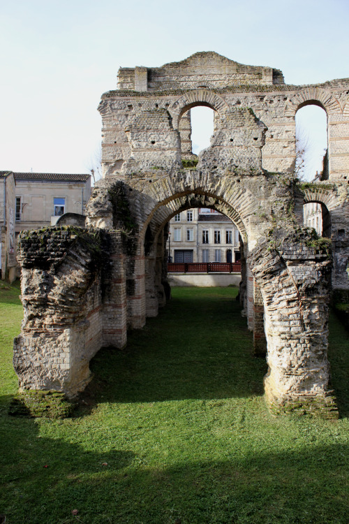 Roman ruins in Bordeaux,I guess this is Burdigala amphitheatre a.k.a Palais Gallien