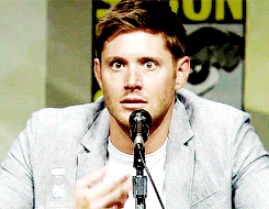 jensengifsdaily:  Jensen Ackles at San Diego Comic Con, 2012