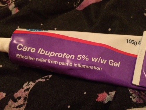 Shout out to this gel I’ve been using on my injury that’s 5% gay woman