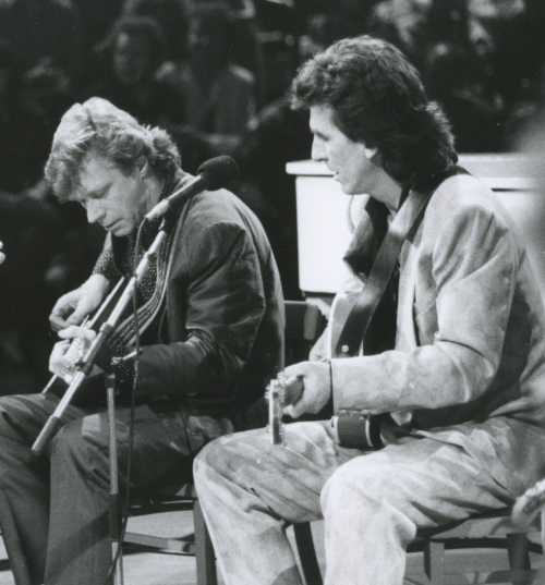 Dave Edmunds and George Harrison performing during the Carl Perkins Special (recorded 21 Oct. 1985, 