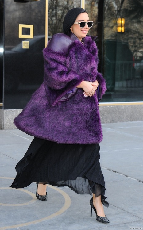 gagafanbase:  Lady Gaga leaving her apartment in NYC, 02/16.  She is hiding her left hand, so doesn’t want to show us her engagement ring yet.