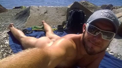 smear-me-in-man-shit:  omgwoof:  Summertime props.  Can’t get enough :)).   p.s.  Cake  spread wider I’m going to lick your sweaty shitter