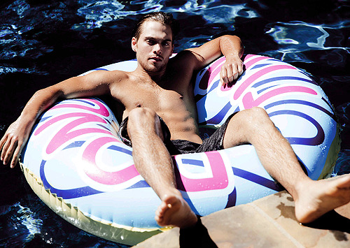 dylansprayberries:  dylan sprayberry for da man magazine  