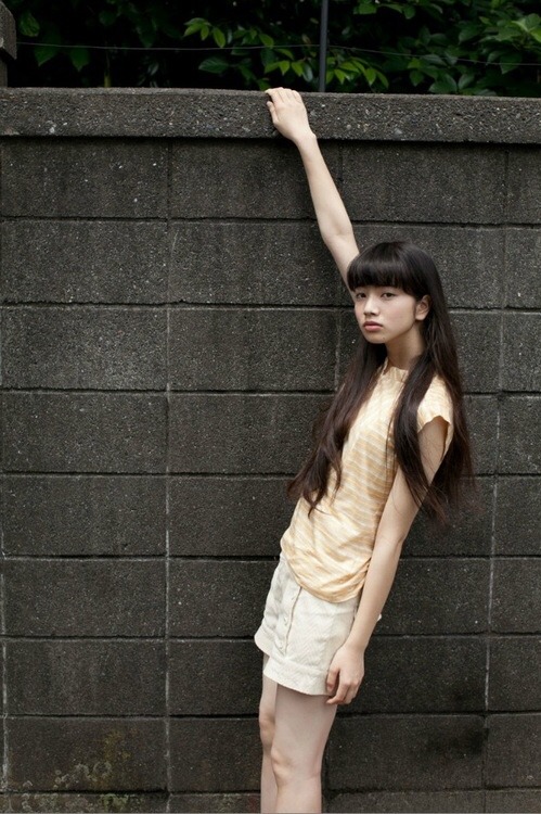 bisyoujyoo:  やっぱりこのアカウントのファーストポストは小松菜奈で。このアカウントを終えるときも締めは小松菜奈がいい。みなさんどうぞよろしくお願いします🐰