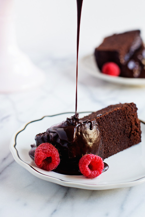 sweetoothgirl:  SIMPLE CHOCOLATE CAKE WITH CHICKPEA FLOUR  