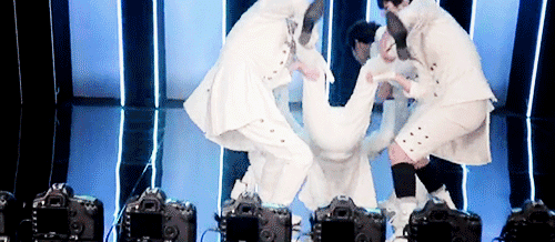 mylittlemint:  What happens when Onew makes a mistake…? 