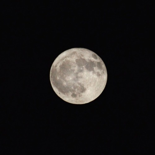 Traveler’s Moon over Tucson. #fullmoon #octobermoon #lunar