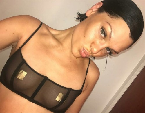 British Popstar Jessie J nip-slip!www.real-sexcontacts.com