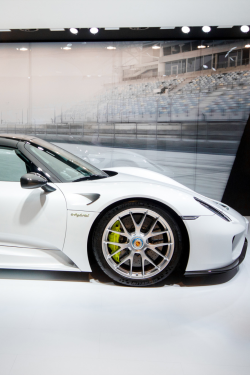 interiorly:  Porsche 918 - Mondial de l’Automobile,