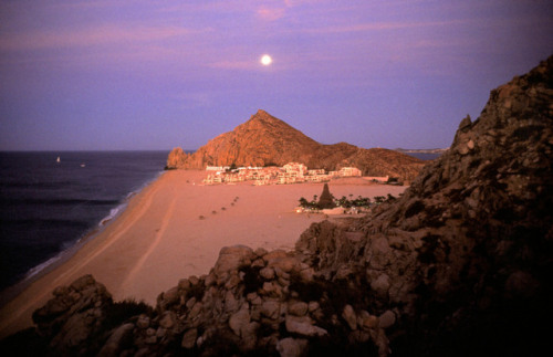 David Alan Harvey. MEXICO. 1996. Cabo San Lucas. Pink beach along 800 mile penninsula.