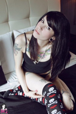 sglovexxx:  Diixia Suicide