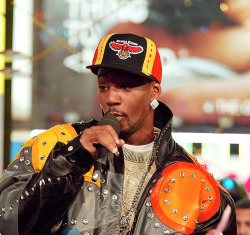 surra-de-bunda:  Who’s going to be 2002 - 2005 Cam’Ron for Halloween?   King of looks