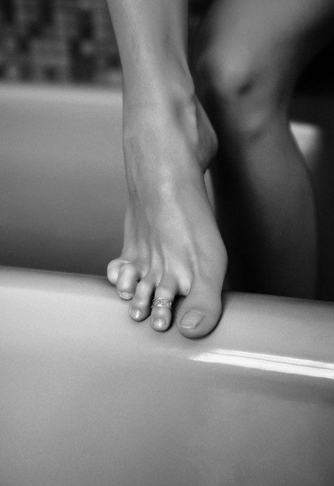 La dame aux pieds nus