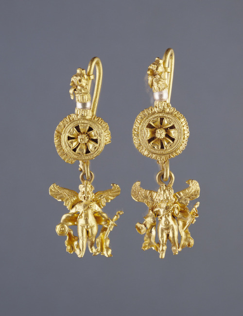 aleyma:Greek, Disk pendant earrings with figures of Eros, 225-175 BC (source).