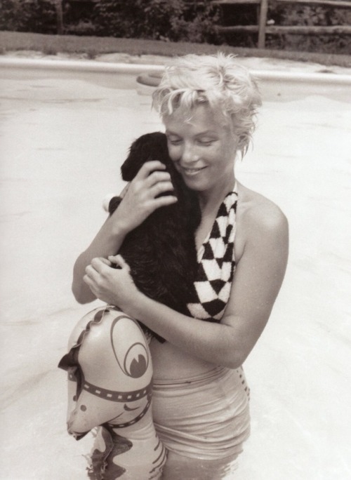 Informal shots of Marilyn Monroe in the pool in 1955. Taken by her friend/business partner Milton Gr