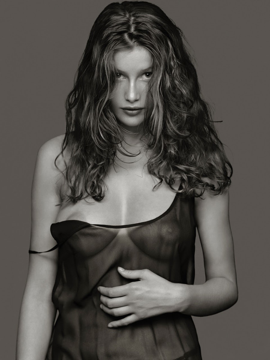 Porn photo legendarytragedynacho:Laetitia Casta by Albert