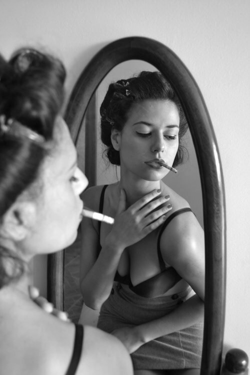 sexydiairy:  #SexyMirror Capelli rigorosamente legati e … Buonasera