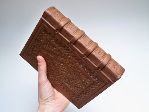 rilegatoamano: . What better start for new year than with a new book?! Handbound, with a gorgeous em