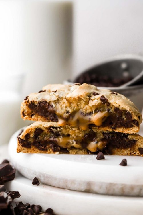 sweetoothgirl:  Caramel Chocolate Chip Cookies