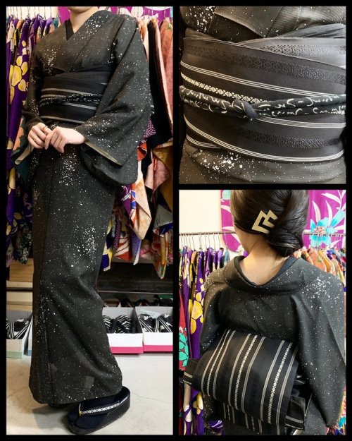 Beautiful all black outfit (seen on). I really like how OP paired that speckled kimono with this bea