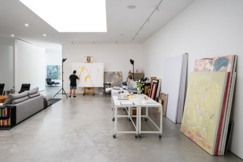 archatlas:  Hide Out House in Los Angeles   Acclaimed Taiwanese artist James Jean lives and works inside a beautiful contemporary space called “Hide Out” that is located close to Little Osaka in Los Angeles, California. Dan Brunn Architecture redesigned