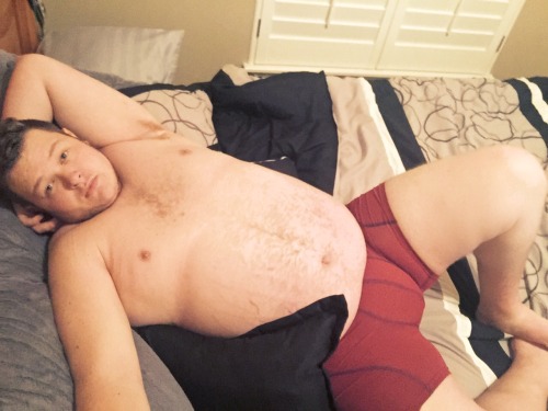 sexycubutah:  Anyone wanna come cuddle tonight? Bed is free for one more :) if not here’s a photo set :)
