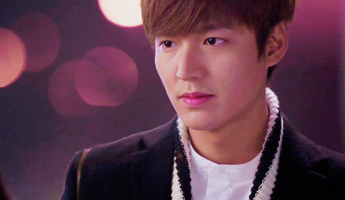 pienocchio:   Ki Ha Myung got into Tan’s frilly sweater collection.
