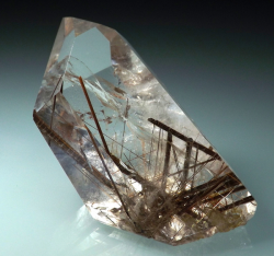 bijoux-et-mineraux:  Quart with Rutile inclusions