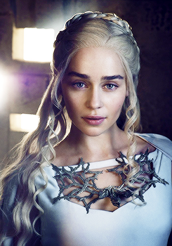 gameofthronesdaily: Emilia Clarke as Daenerys adult photos