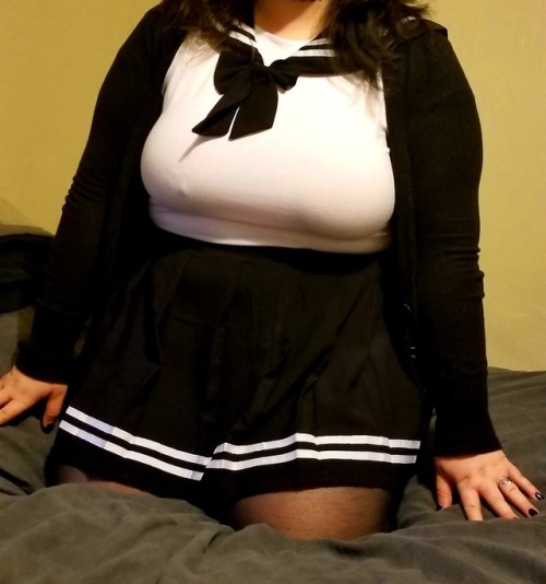 thatspookyfeeder:  slutty-goth-dolly:  I got my first seifuku ❤️🌸⭐️  I’m cute valid8 me   You are adorable and your parking has been validated 
