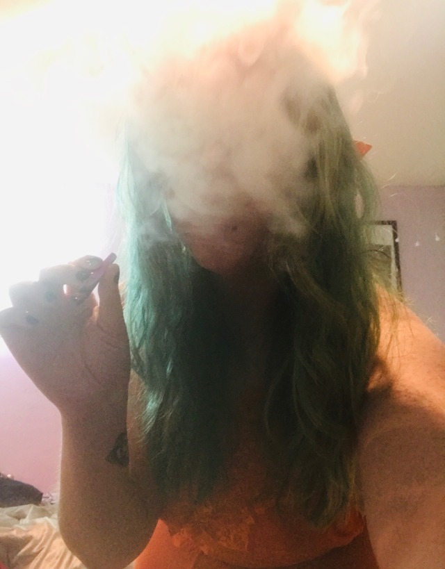 Sex witchyspaceelf13:Just an elf smoking a joint pictures