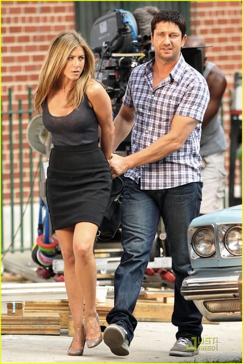 graybandanna:  Jennifer Aniston handcuffed in the movie The Bounty Hunter 