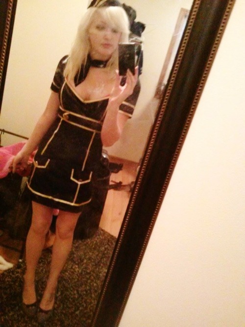 casterlyrockette: these are awful quality photos, I know BUT i’m bartending on Halloween and I