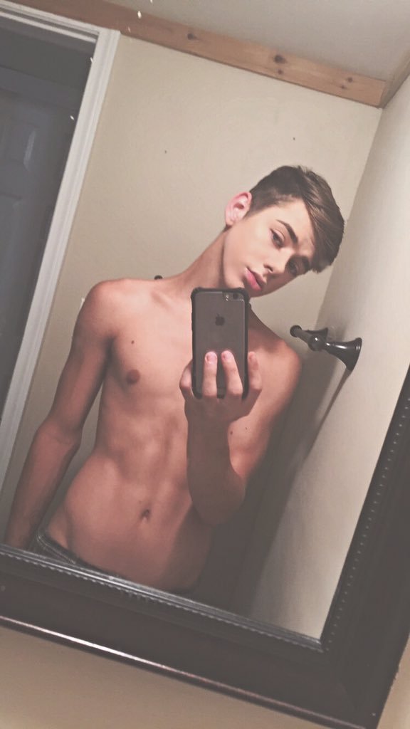 boys-cute-boys:    @Joey Mills on twitter 