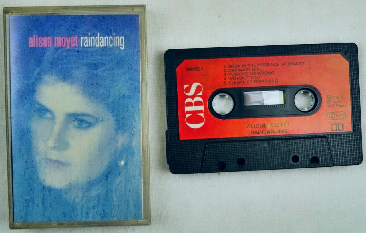 <p>Alison Moyet - Raindancing cassette album</p>