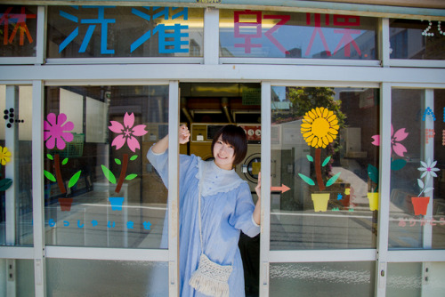 title:こなみん♥世田谷線＜下高井戸駅編＞(Konamin loves Setagaya-line<Shimo-takaido station edition>)model:佐野小波(