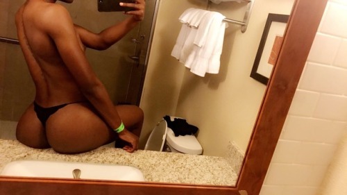 blackgirl-lesbian:“22, looking for a Bestie/FWB in the Arlington/Fort Worth/Dallas, Tx area 💕! DM me”