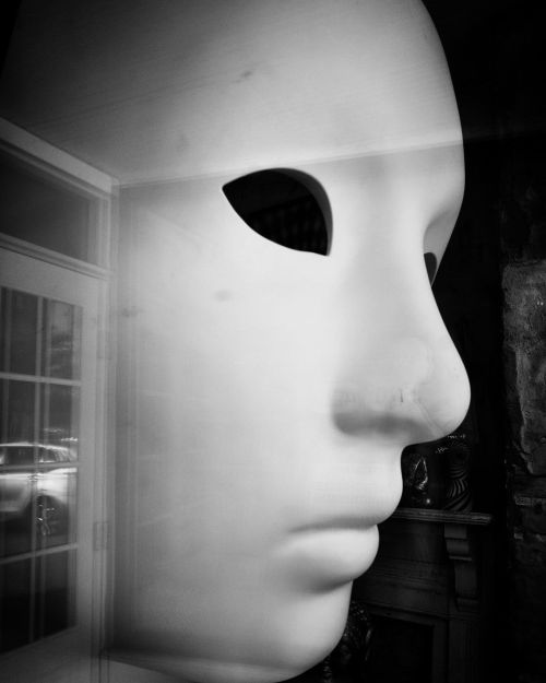 Day 138 of 365 - The face of Mason Avenue  #emptystorefront #face #bnw #bnwphotography #365 #capecha