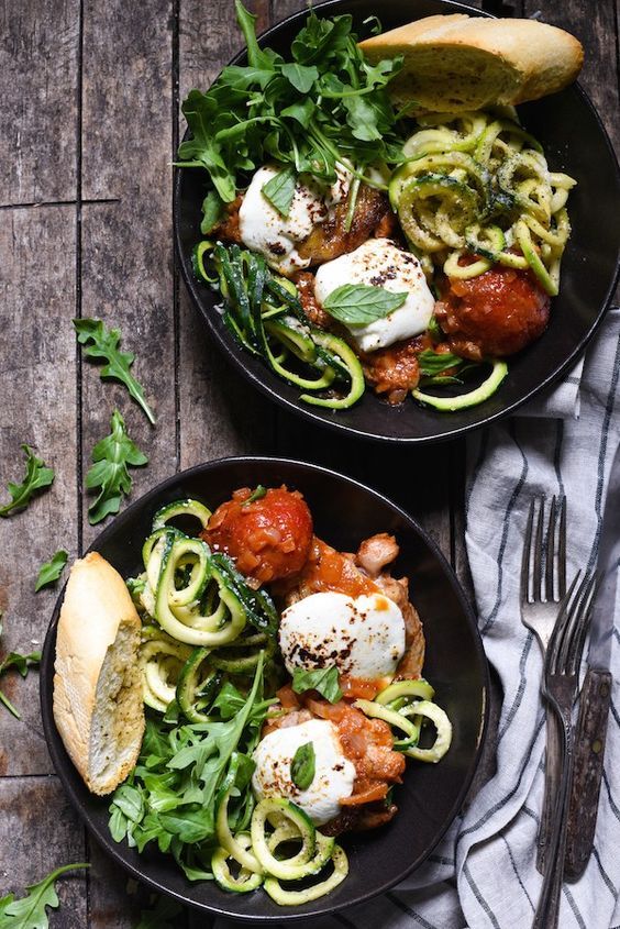 delicious-designs:  Caprese Braised Chicken with Cacio e Pepe Zucchini Noodles 