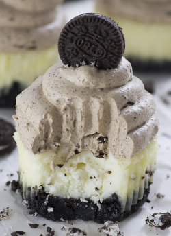 do-not-touch-my-food:  Chocolate Mousse Oreo