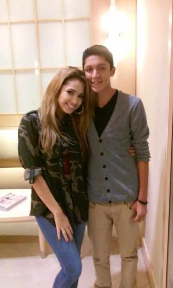 jasminev-news:  October 2nd: Jasmine with some fans at Macy’s in San Jose 