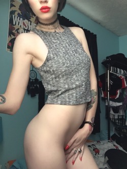 sexysexandsuch:  gypsyrose27:  I’m back.  -J