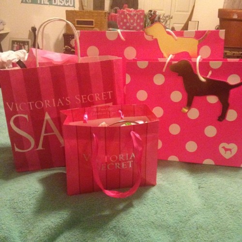 Mission accomplished!! #victoriasecret #vssale #shoppaholic #pink